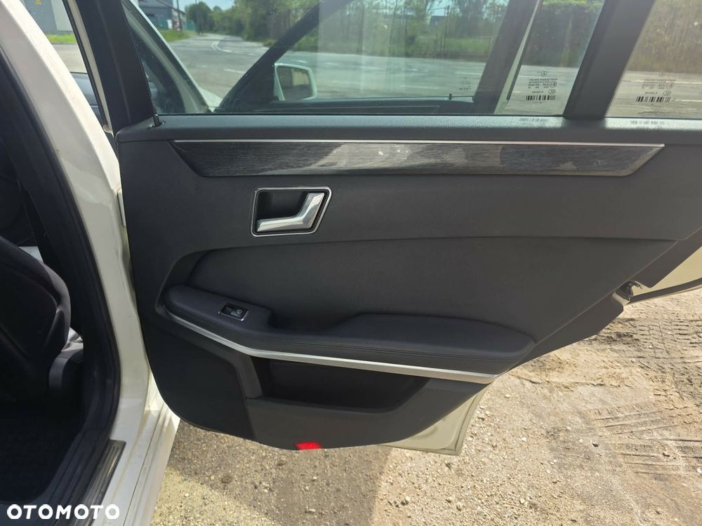 Mercedes-Benz Klasa E 220 CDI DPF BlueEFFICIENCY Automatik - 7