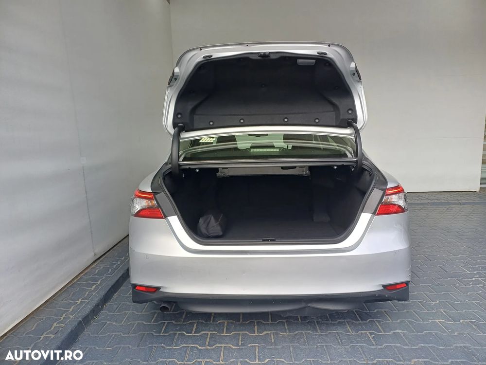 Toyota Camry 2.5 Hybrid Business - 25