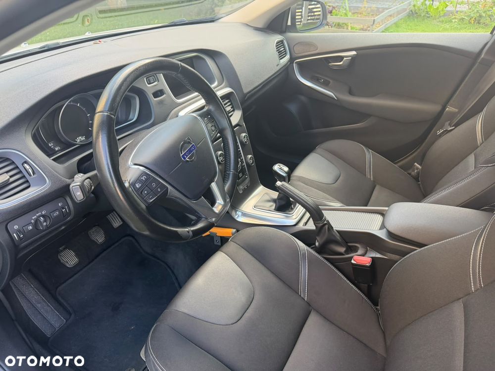 Volvo V40 D2 - 10
