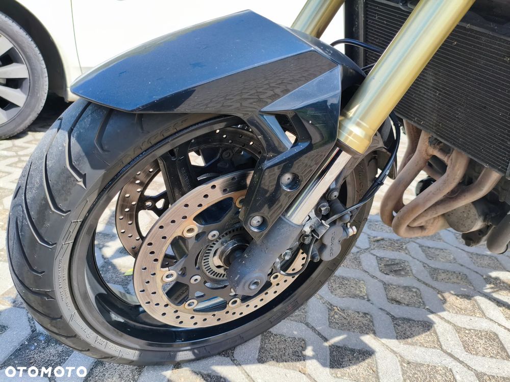 Suzuki GSR - 9