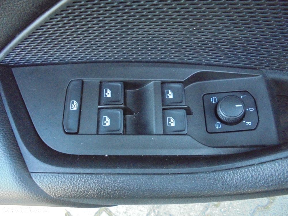 Skoda Octavia 2.0 TDI DSG Sportline - 8