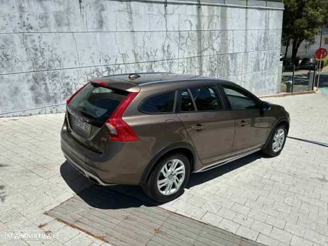 Volvo V60 Cross Country 2.0 D3 Momentum - 29