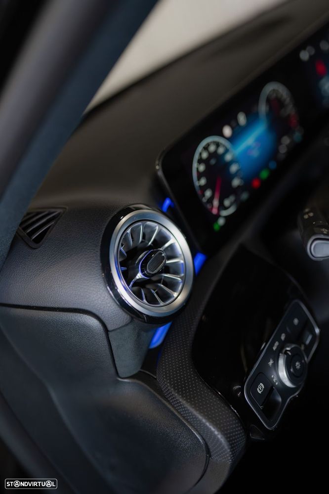 Mercedes-Benz A 250 e 8G-DCT AMG Line - 22