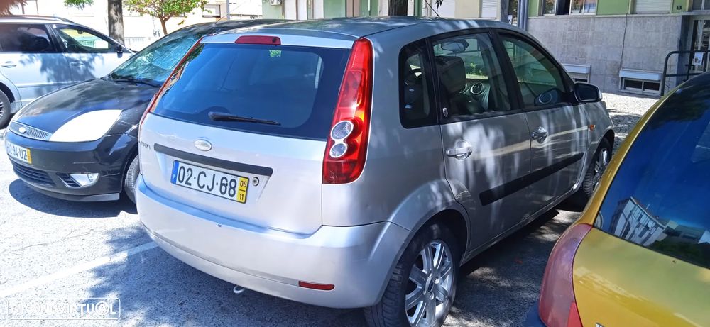 Ford Fiesta 1.25 Ghia - 6