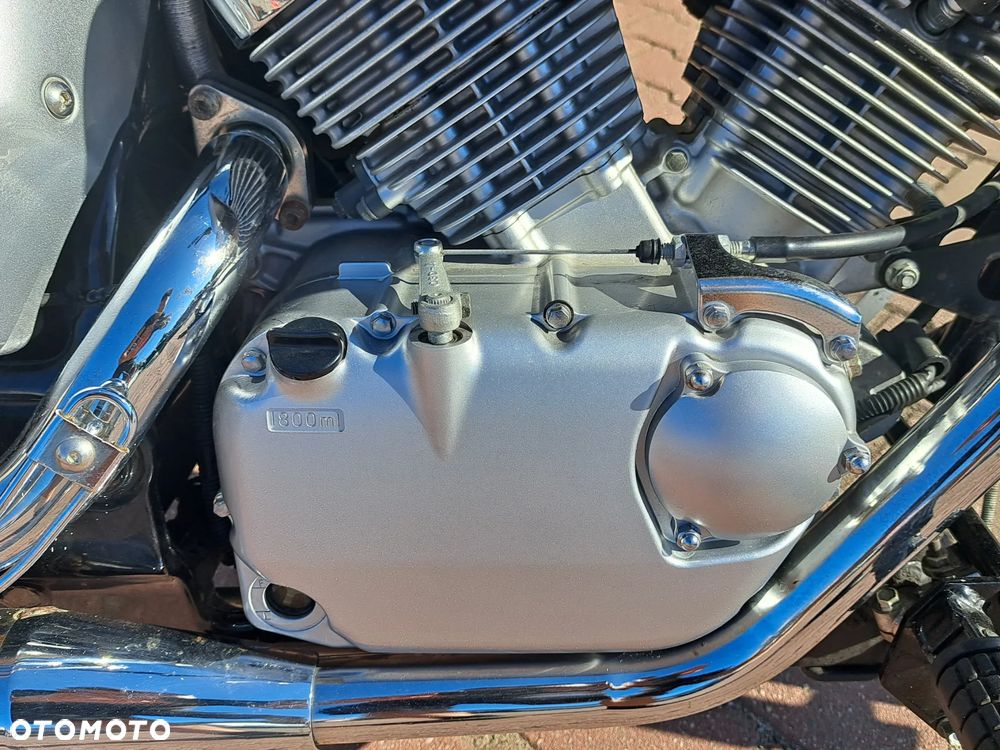 Suzuki Intruder - 16