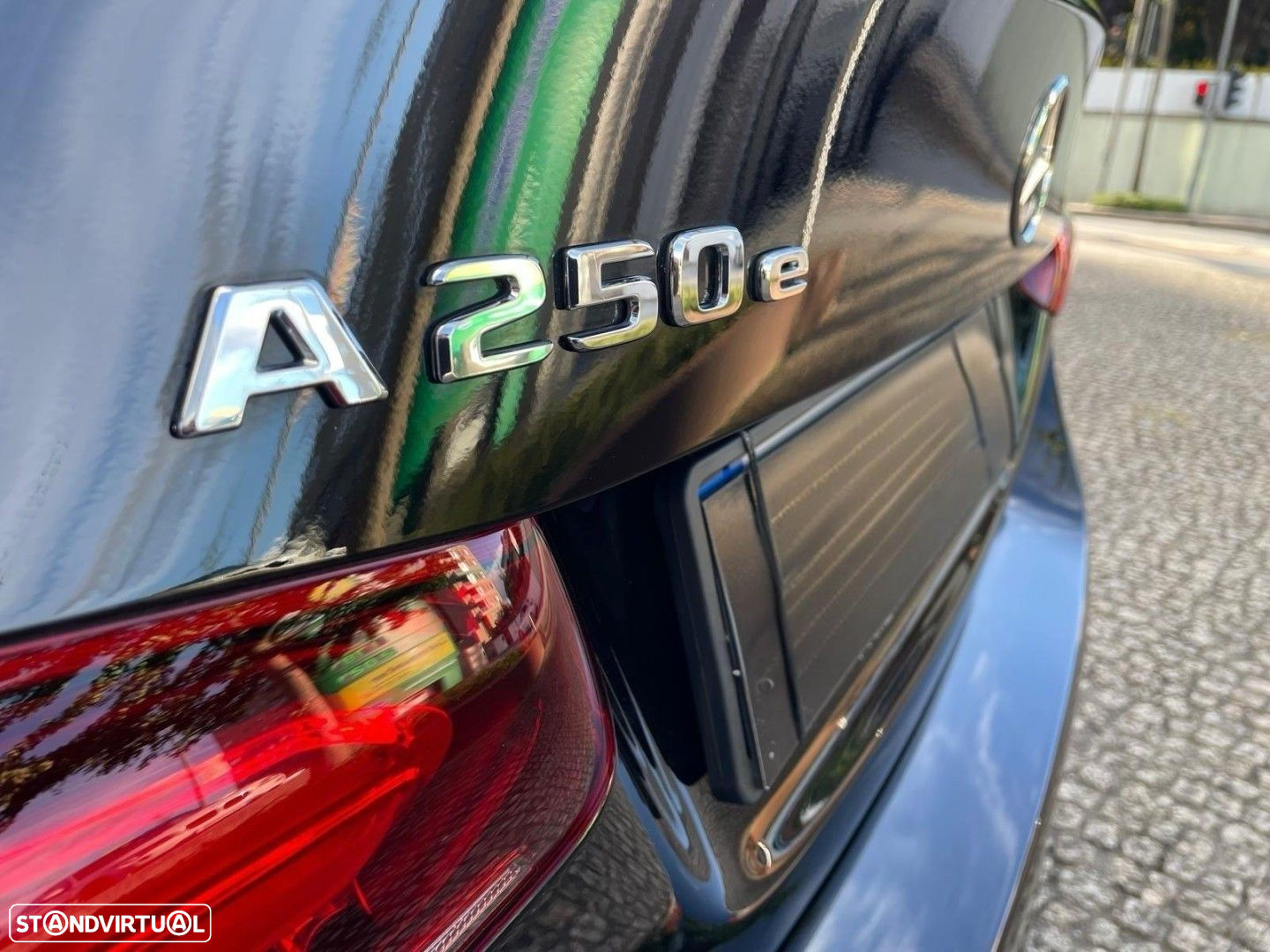 Mercedes-Benz A 250 Limousine e AMG Line - 34