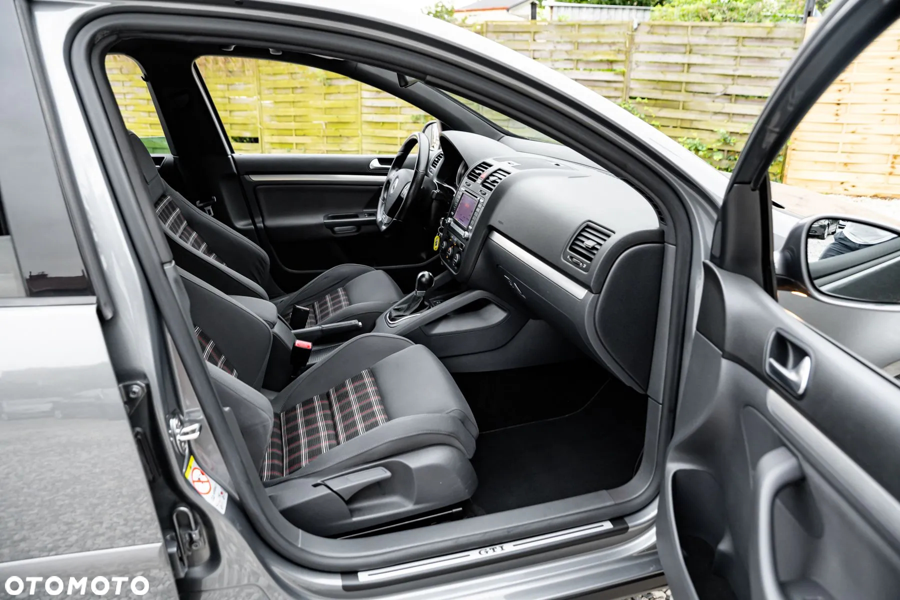 Volkswagen Golf 2.0 GTI DSG - 25