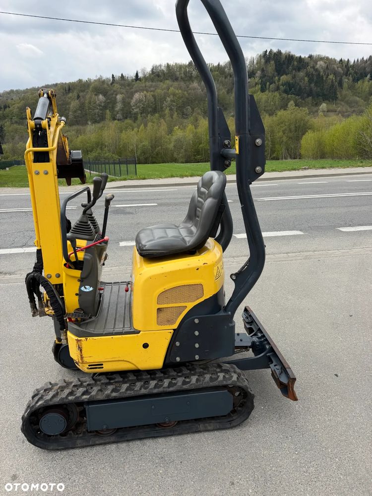 Yanmar SV08-1AS Japońska Minikoparka Gąsienicowa. Koparka 1,1 tony. Maszyna jak Nowa. 2017rok. Pochodzi z Norweskiego Gospodarstwa Ogrodniczego! 2 Rozsuwane Podwozie. Dokumentacja. Dodatkowe sekscje Hydrauliczne na młot lub wiertnice. Ani deka luzów czy wycieków. Szybkozłącze. Skrętne ramię. OKAZJA Zadbana Maszyna! Bardzo oszczędny silnik Yanmar. Mocne pompy Hydrauliczne!! 851mtg. Ani deka luzów czy wycieków, Aktualna Dekra. Po serwisach! - 23