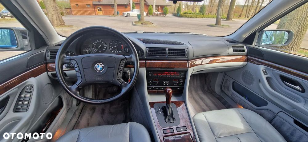 BMW Seria 7 740i - 11