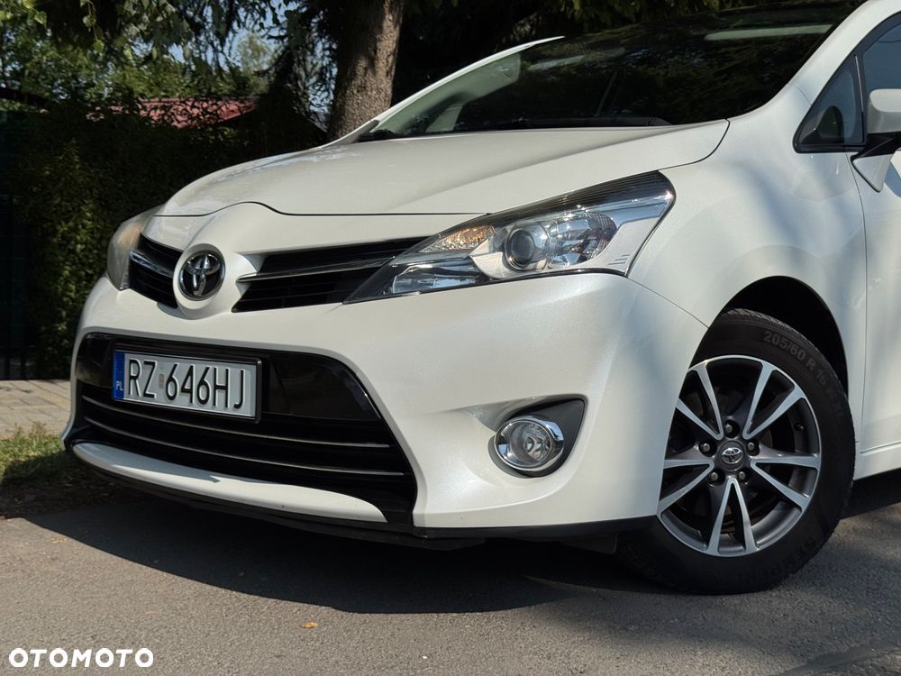 Toyota Verso 2.0 D-4D Prestige - 4
