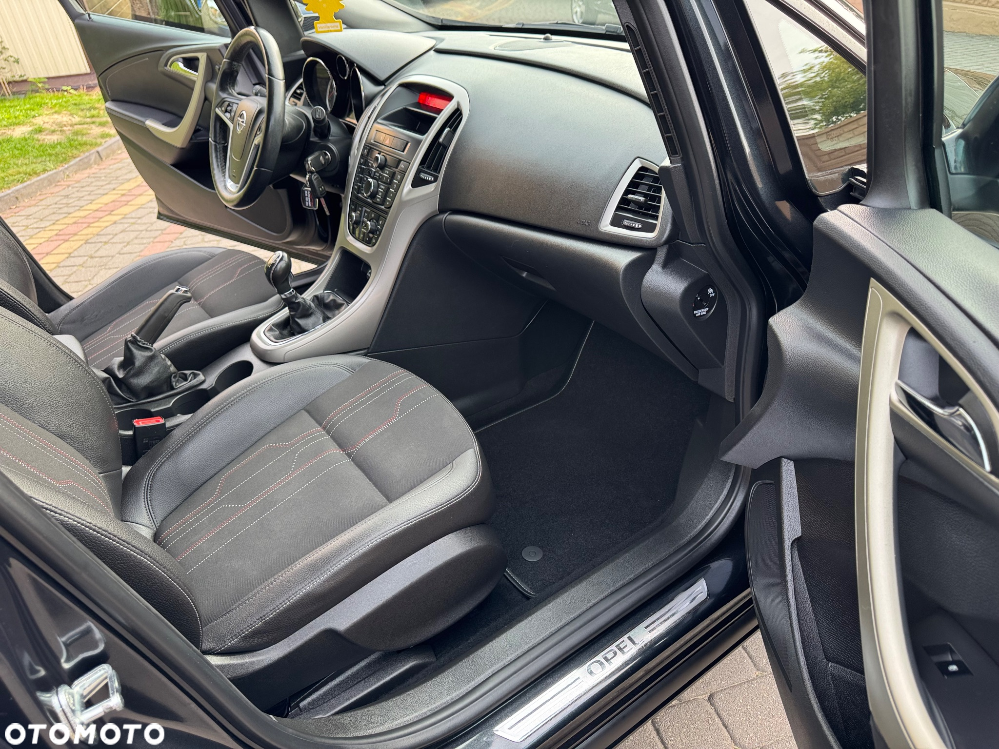 Opel Astra 1.4 150 Jahre - 11