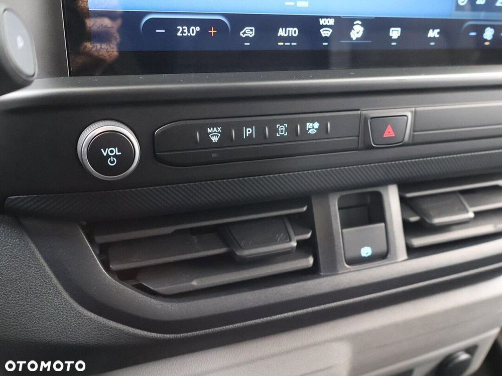Ford Tourneo Custom - 15