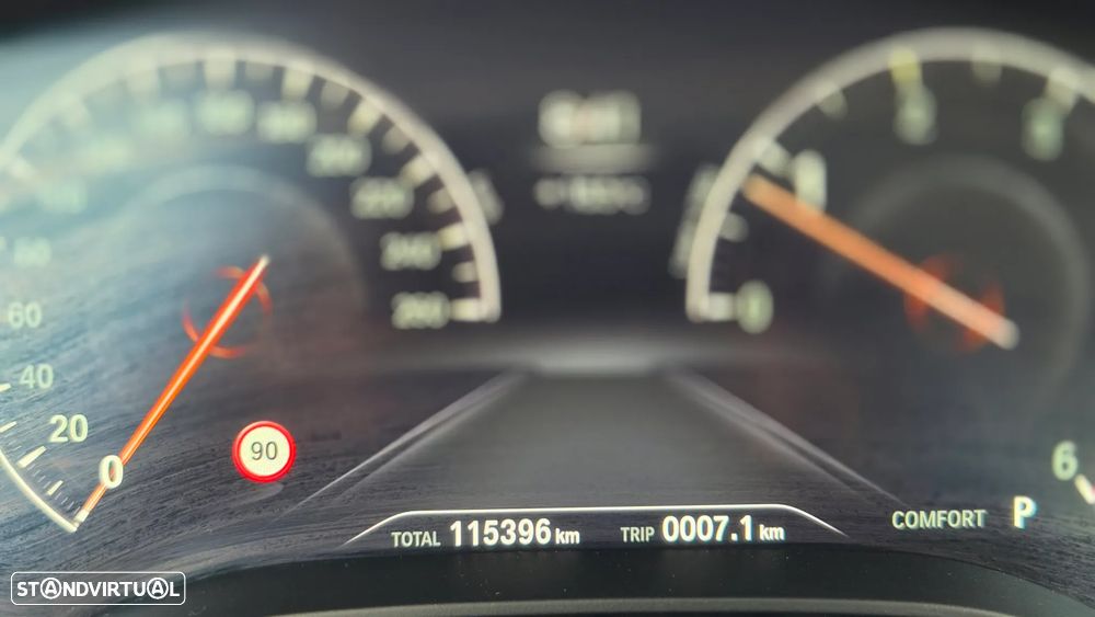 BMW 520 d xDrive Line Luxury Auto — fotografia 11