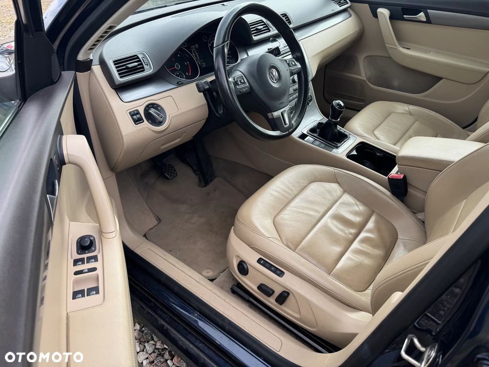 Volkswagen Passat 2.0 TDI BlueMotion Technology Exclusive - 8