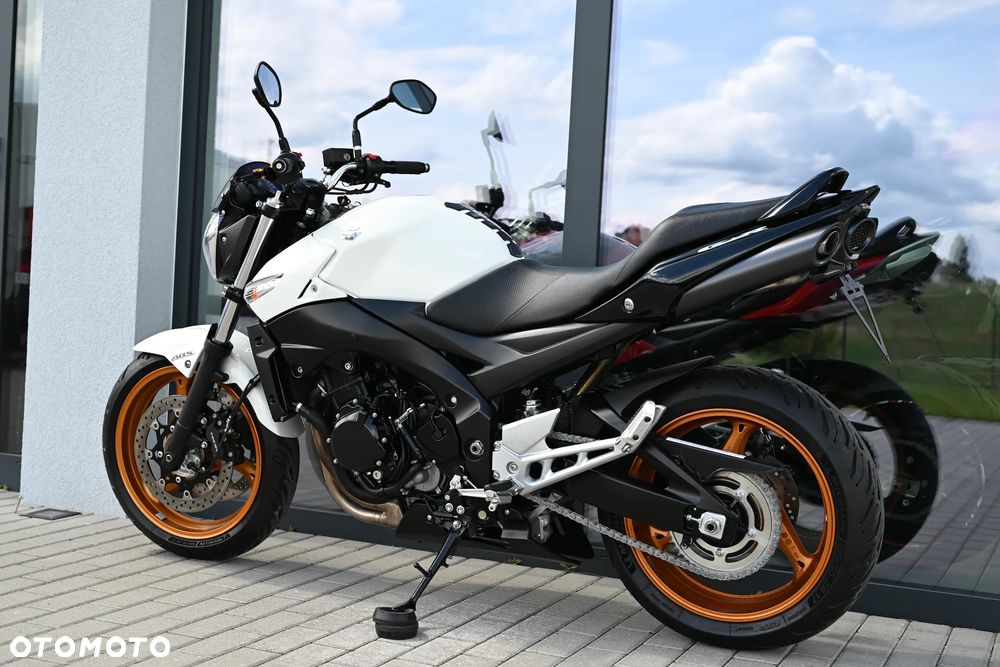 Suzuki GSR - 5