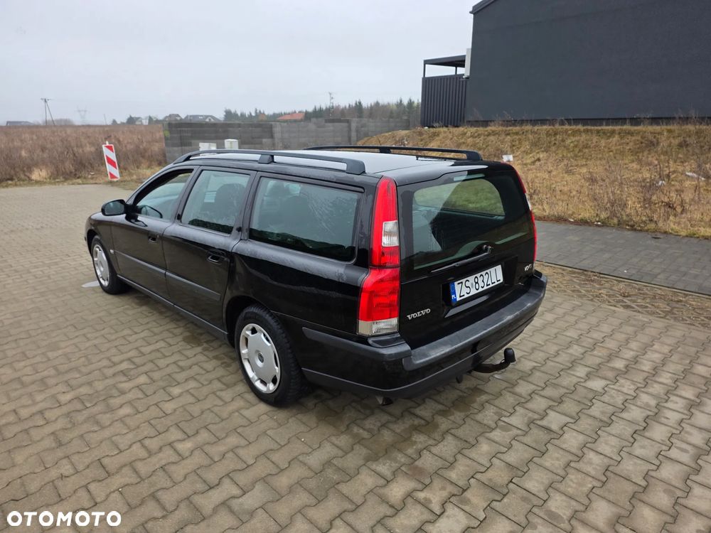 Volvo V70 2.4 Premium - 4