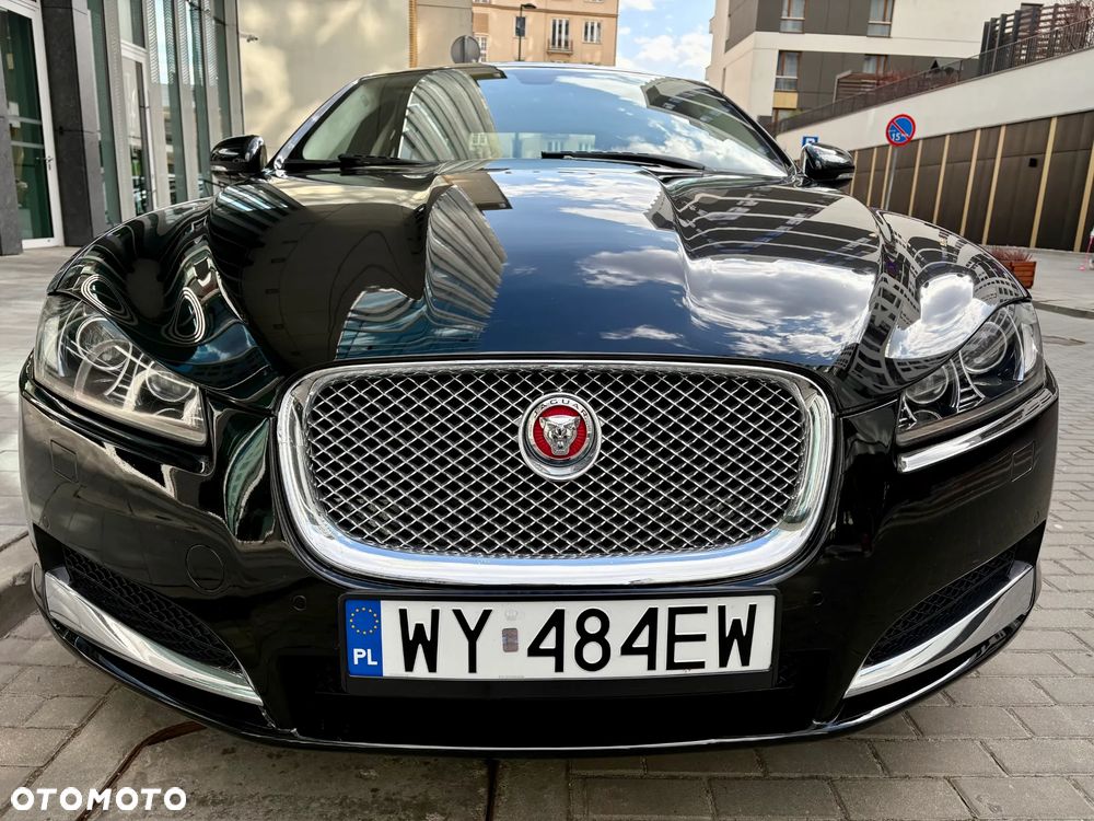 Jaguar XF 35t AWD Portfolio - 9