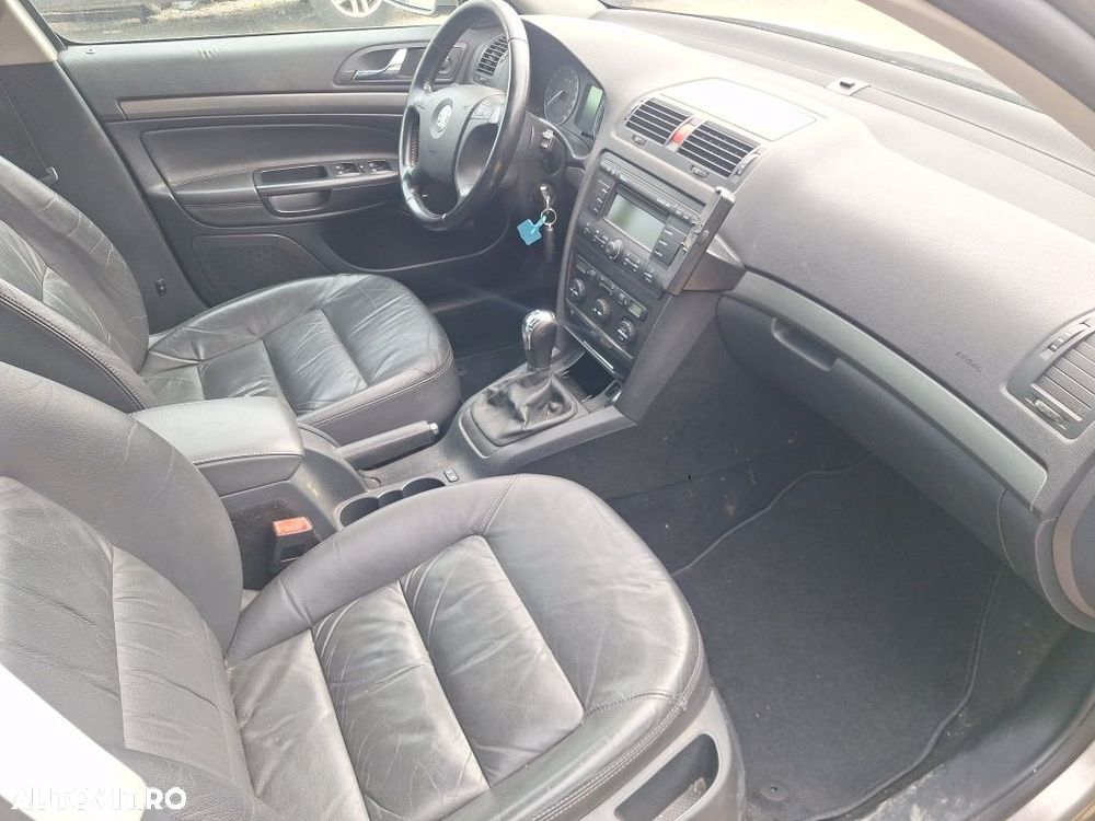 Dezmembrez Skoda Octavia 2 2.0 tdi BMM 4X4 1.8 BZB cod culoare 9102 9202 interior piele xenon - 5