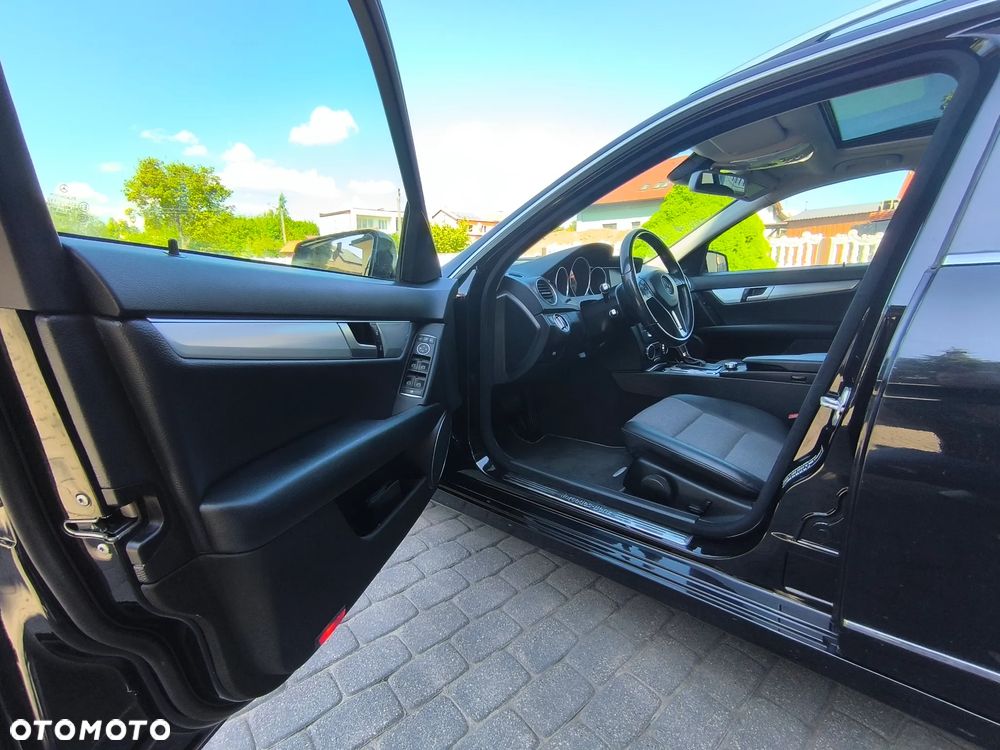 Mercedes-Benz Klasa C 300 CDI BlueEff 4-Matic Elegance - 12