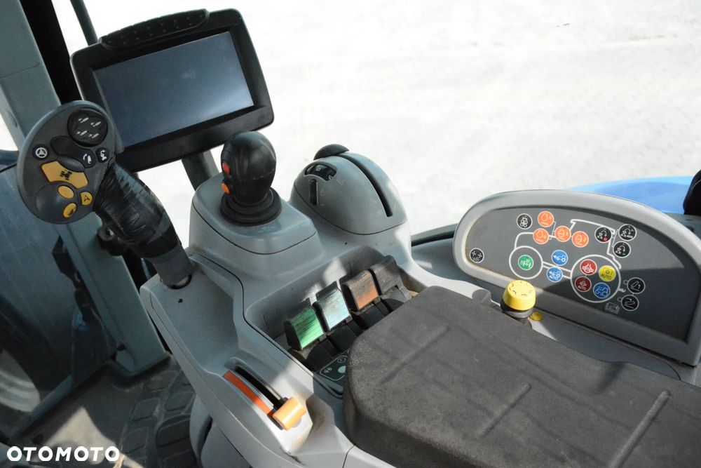 New Holland T7.210 / 2014 / 6960 mh / Klimatyzacja / Szybkozłącza / Bardzo dobry stan - 13