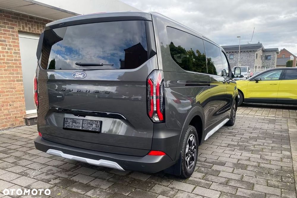Ford Tourneo Custom - 13
