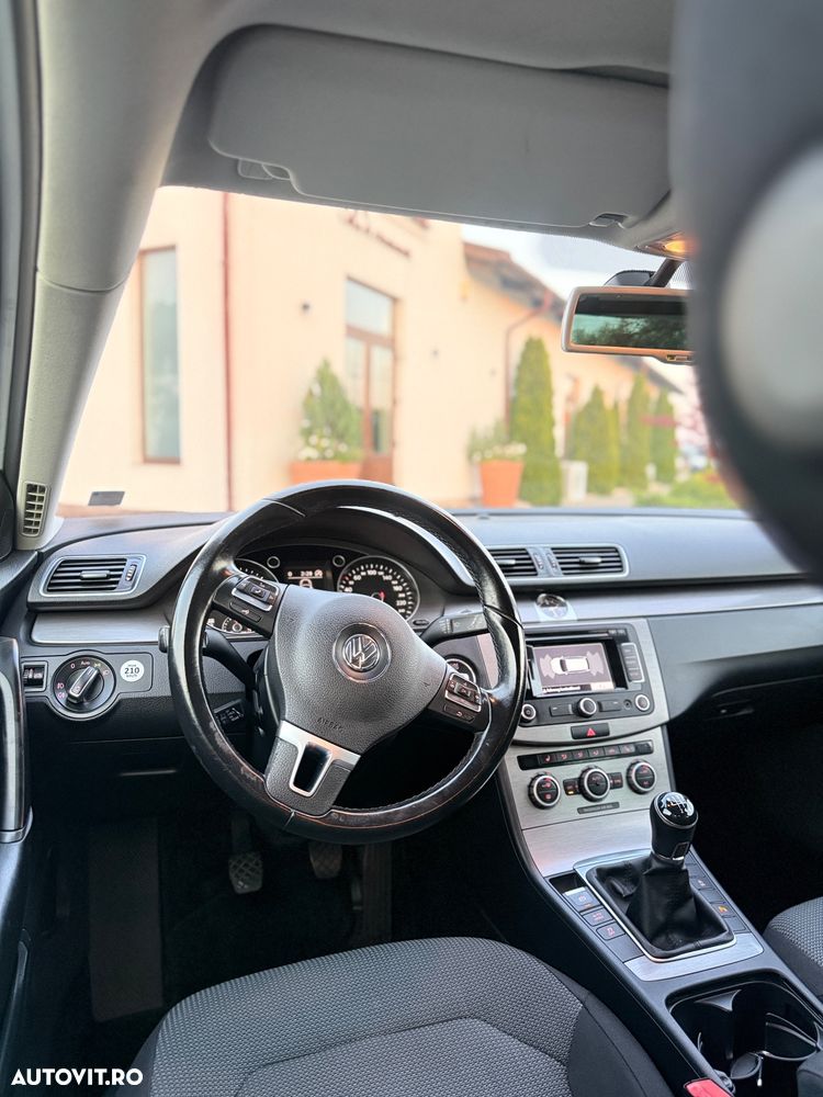 Volkswagen Passat 2.0 TDI BlueMotion Technology Exclusive - 9