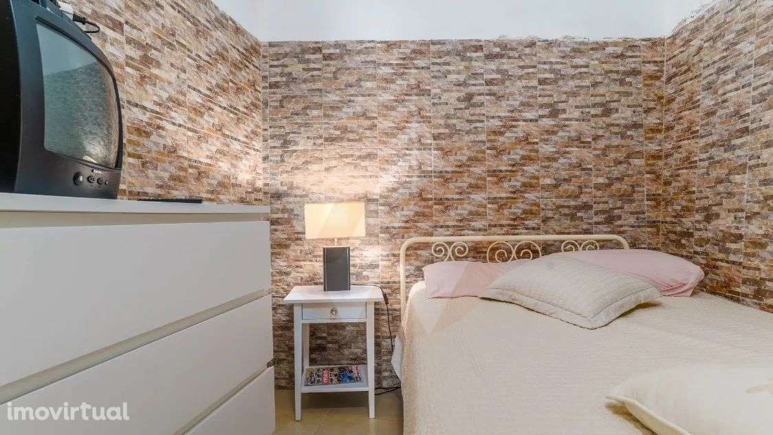 Moradia típica no centro histórico de Aljezur - Grande imagem: 5/19