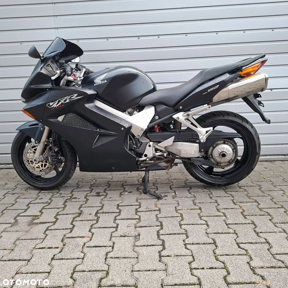 Honda VFR - 3