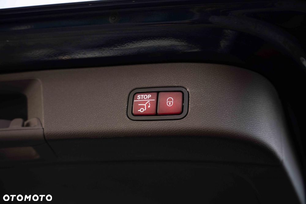 Mercedes-Benz GLS - 28