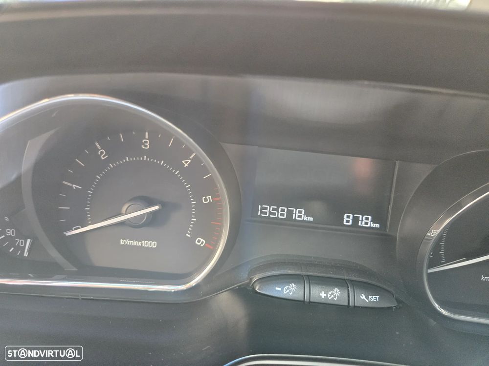 Peugeot 2008 1.4 HDi Active - 10