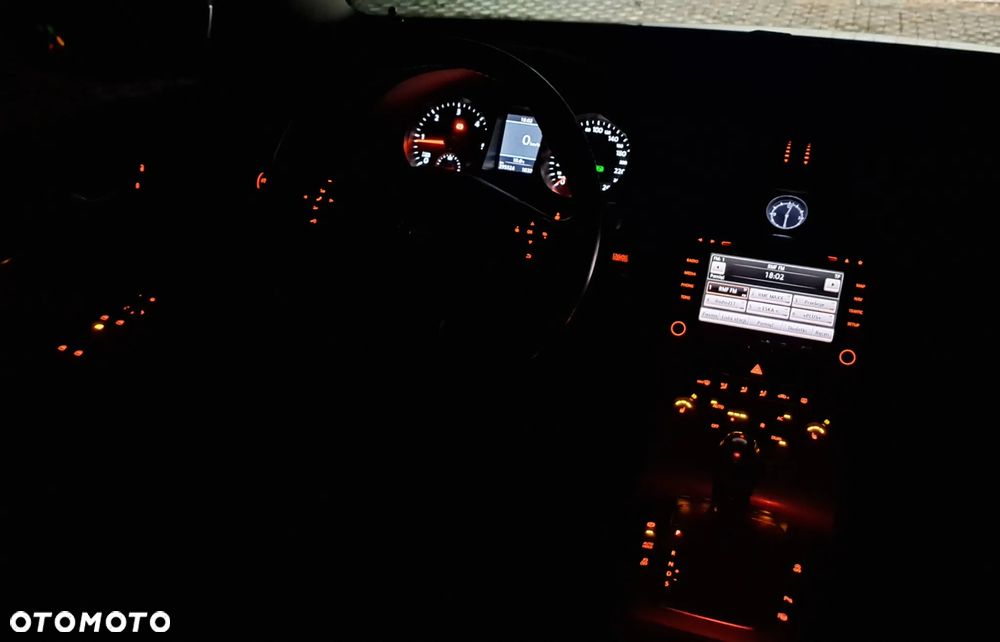 Volkswagen Passat Variant 2.0 TDI DPF DSG Highline - 36