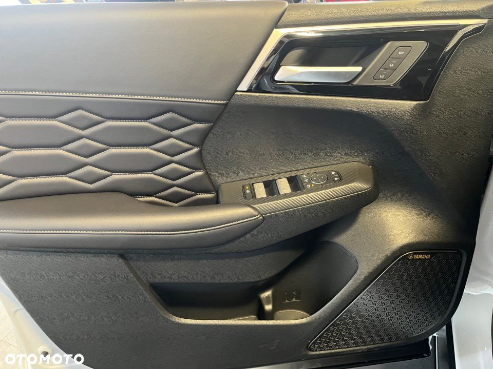 Mitsubishi Outlander - 10