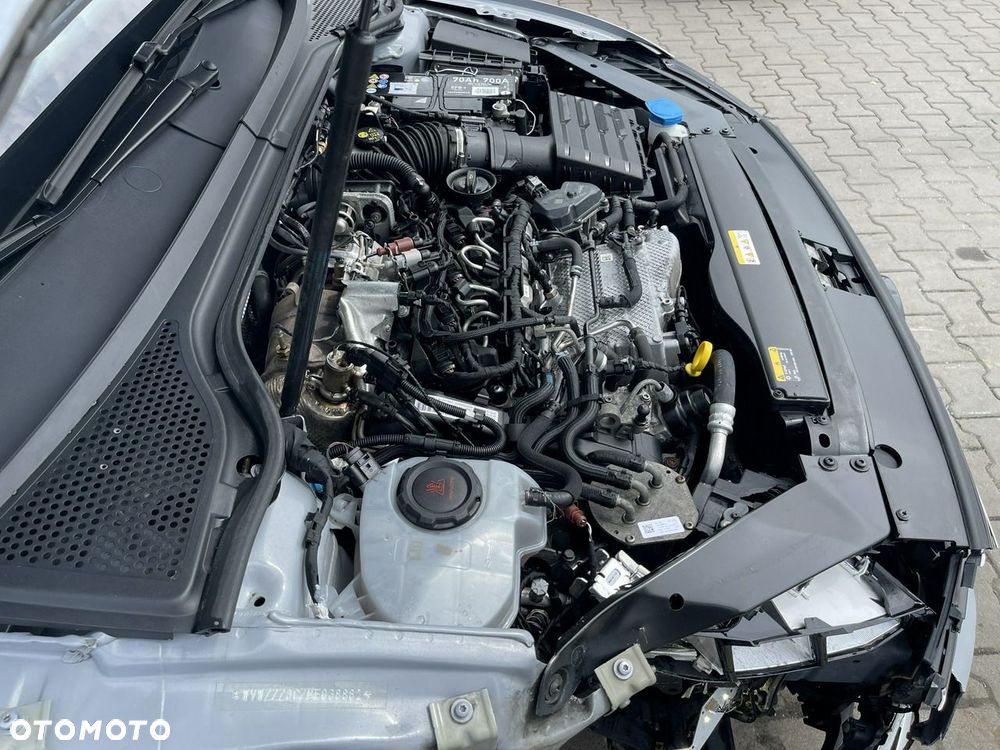 Volkswagen Passat Variant 2.0 TDI SCR DSG Conceptline - 19