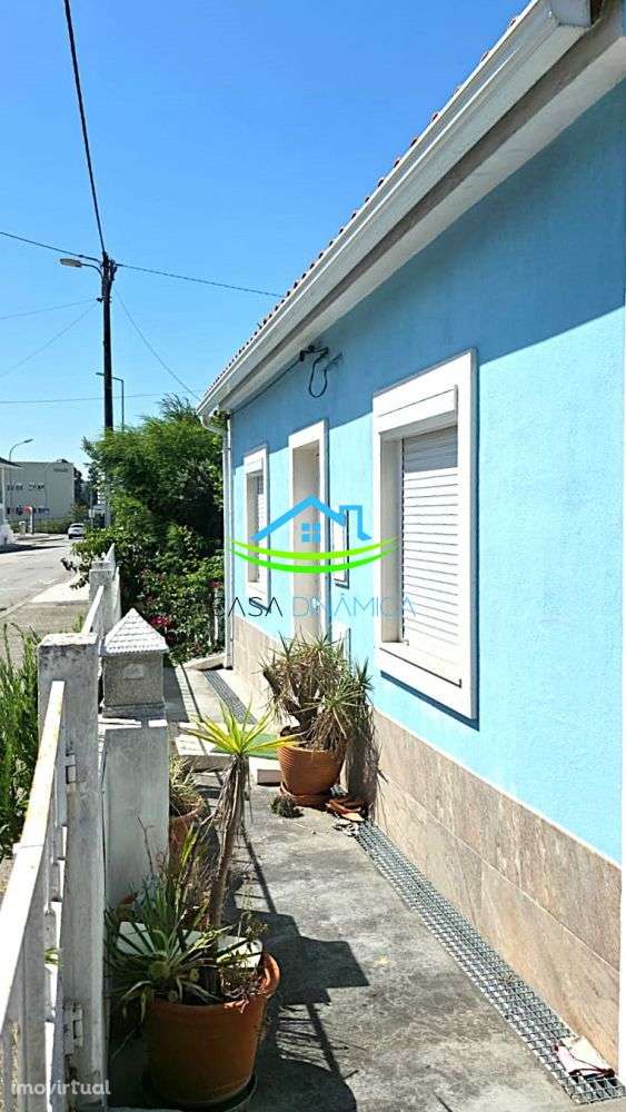 Moradia T5 com 5 WCs, Pátio e T1 Independente – São Martinho do Bi - Grande imagem: 3/60