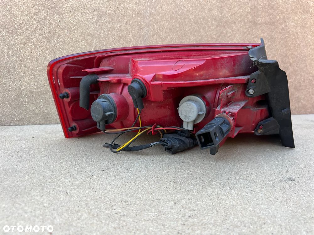 LAMPA TYLNA PRAWA AUDI A5 8T 8T0945096 - 5
