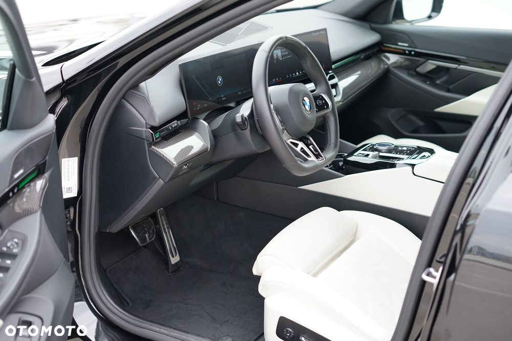 BMW Seria 5 520d xDrive mHEV - 17