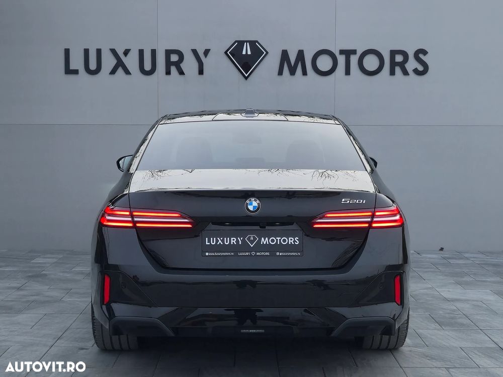 BMW Seria 5 520i Aut. M Sport Edition - 31