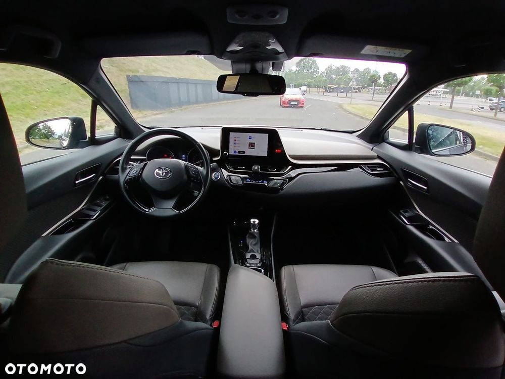 Toyota C-HR 2.0 Hybrid Executive - 18