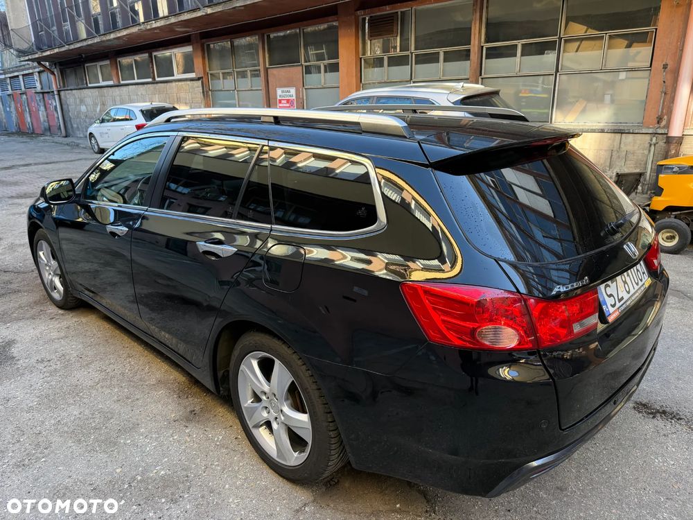 Honda Accord 2.0 Executive Nav - 1