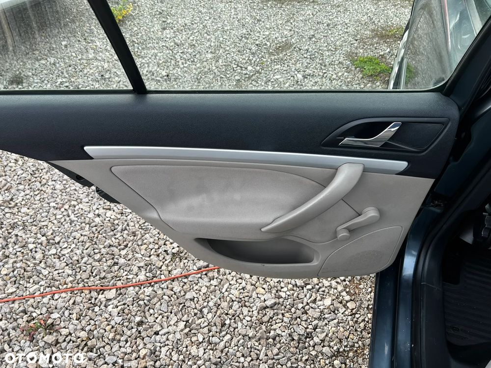 Skoda Octavia 1.6 Ambiente - 21