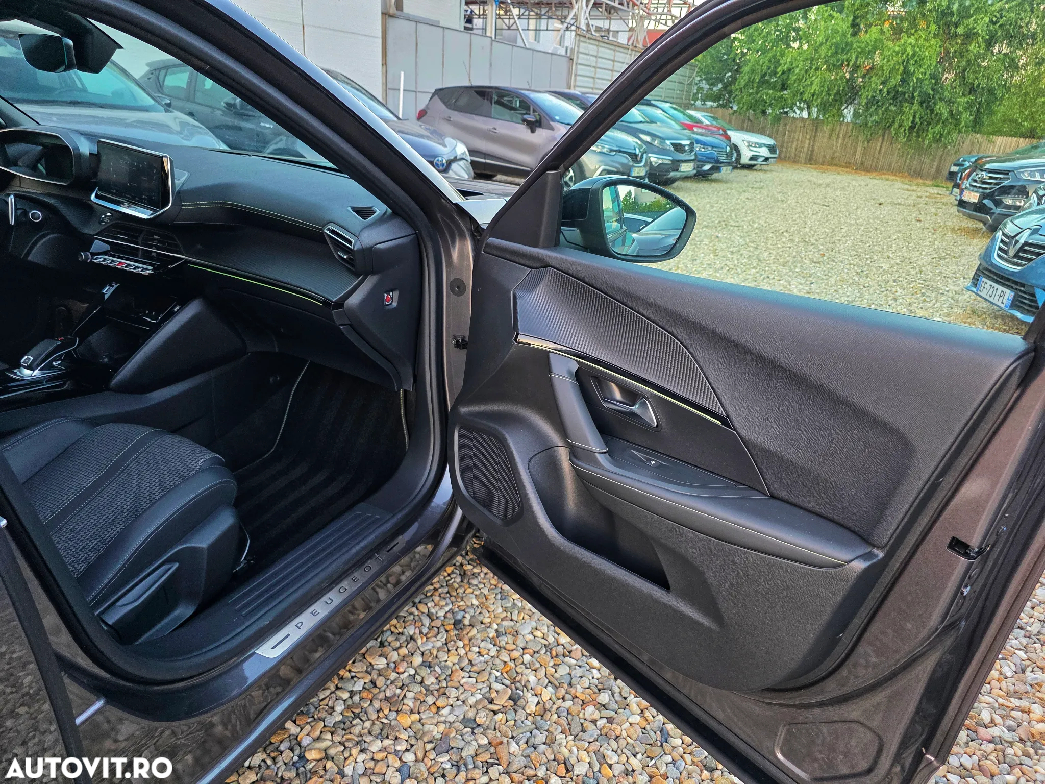 Peugeot 2008 PureTech 130 EAT8 GT - 13