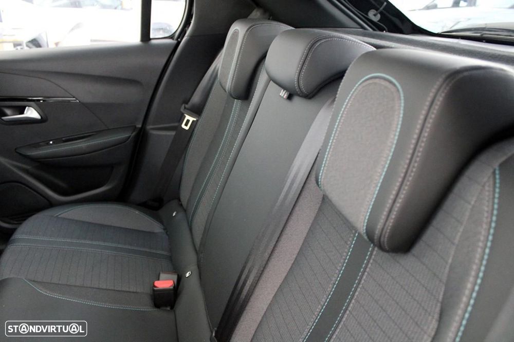 Peugeot e-208 Allure - 13