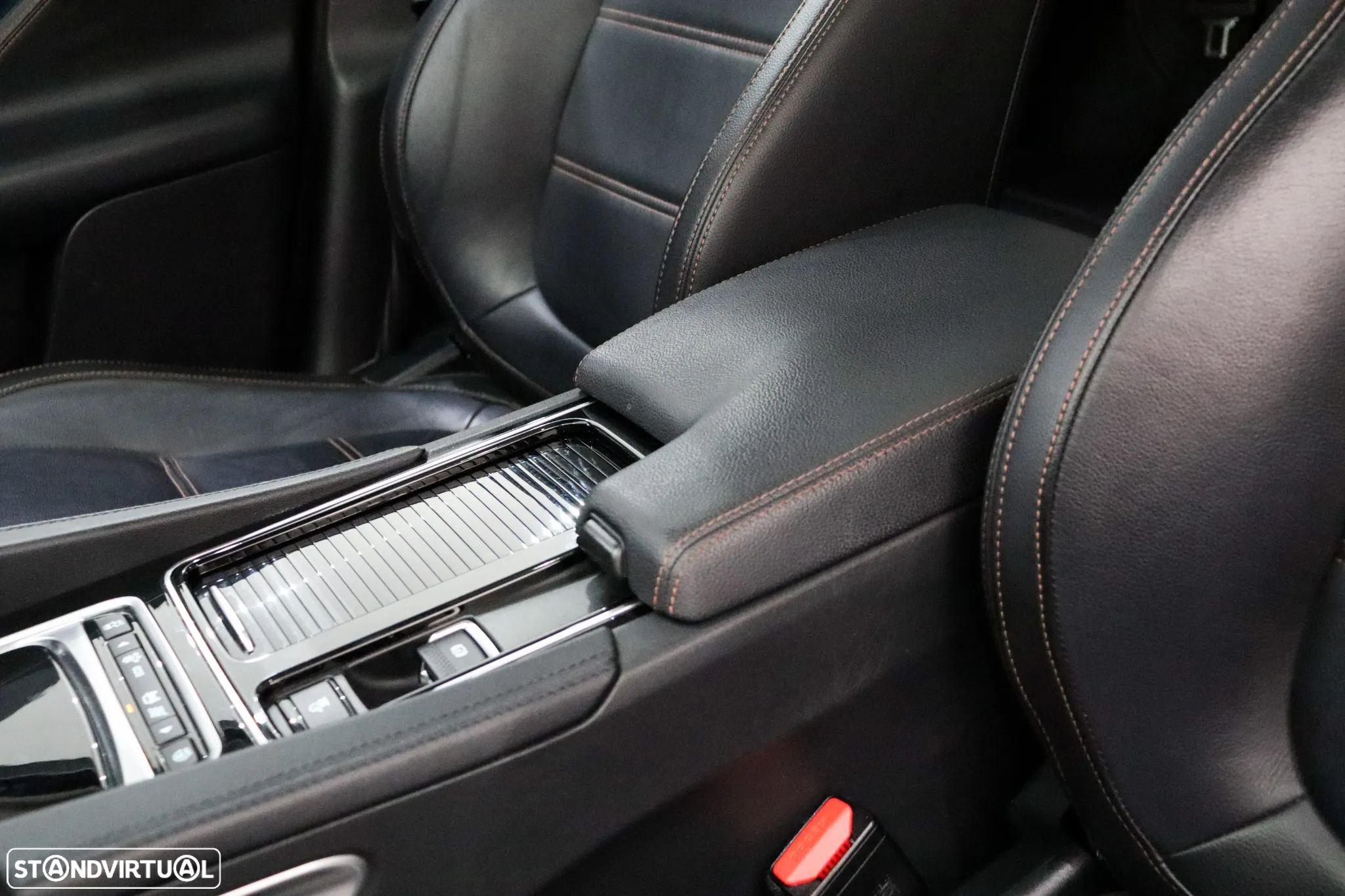 Jaguar F-Pace 2.0 i4D Prestige Aut. - 35