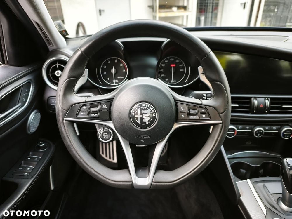 Alfa Romeo Giulia 2.0 Turbo 16V AT8-Q4 Veloce Ti - 8