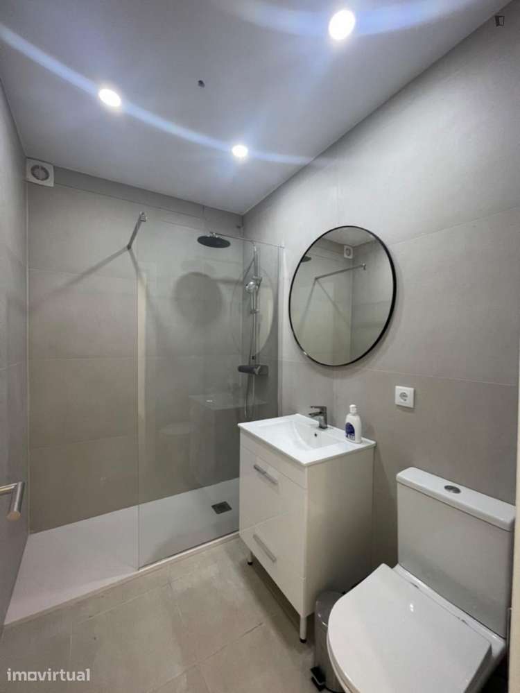 Quarto - localizado em Setubal - Grande imagem: 2/8
