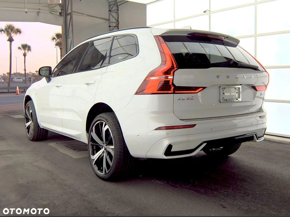 Volvo XC 60 T8 AWD Plug-In Hybrid R-Design - 3