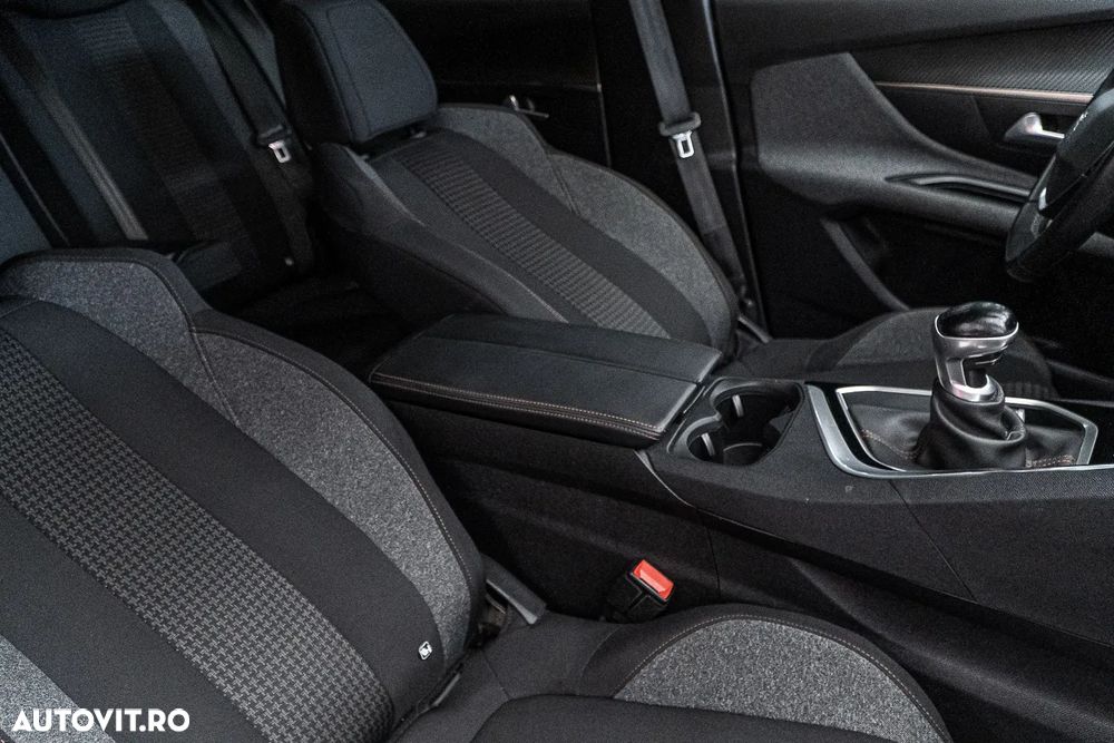 Peugeot 3008 1.2 PureTech Turbo S&S Allure - 39