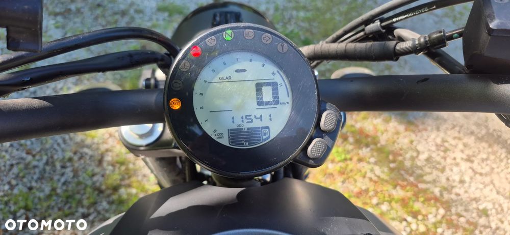 Yamaha XSR - 6