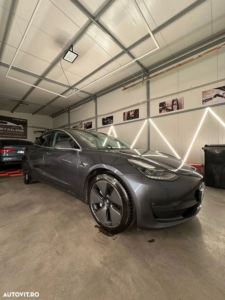 Tesla Model 3 - 5