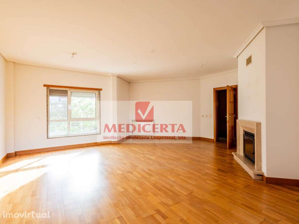 Amadora T4 (2 Parqueamentos + Arrecadação) - Grande imagem: 4/27